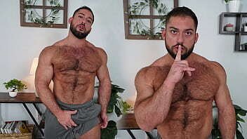 GUY SELECTOR - Muscle Mike Russo In Miami, Awaiting Your Direction