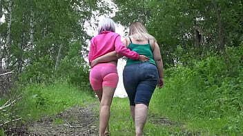 Big Posh Butts outdoors in a public park. Mature lesbians walk in nature and undress. Amateur fetish. PAWG. MILFs.